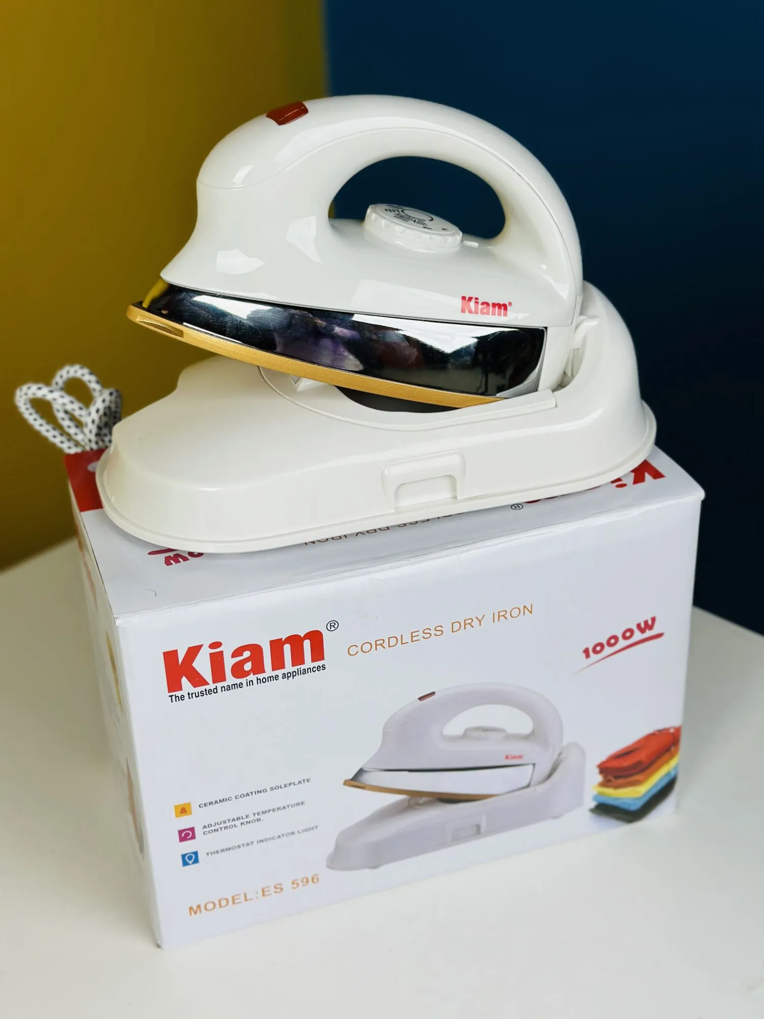 Kiam Es596 1000W Cordless Electric Dry Iron A