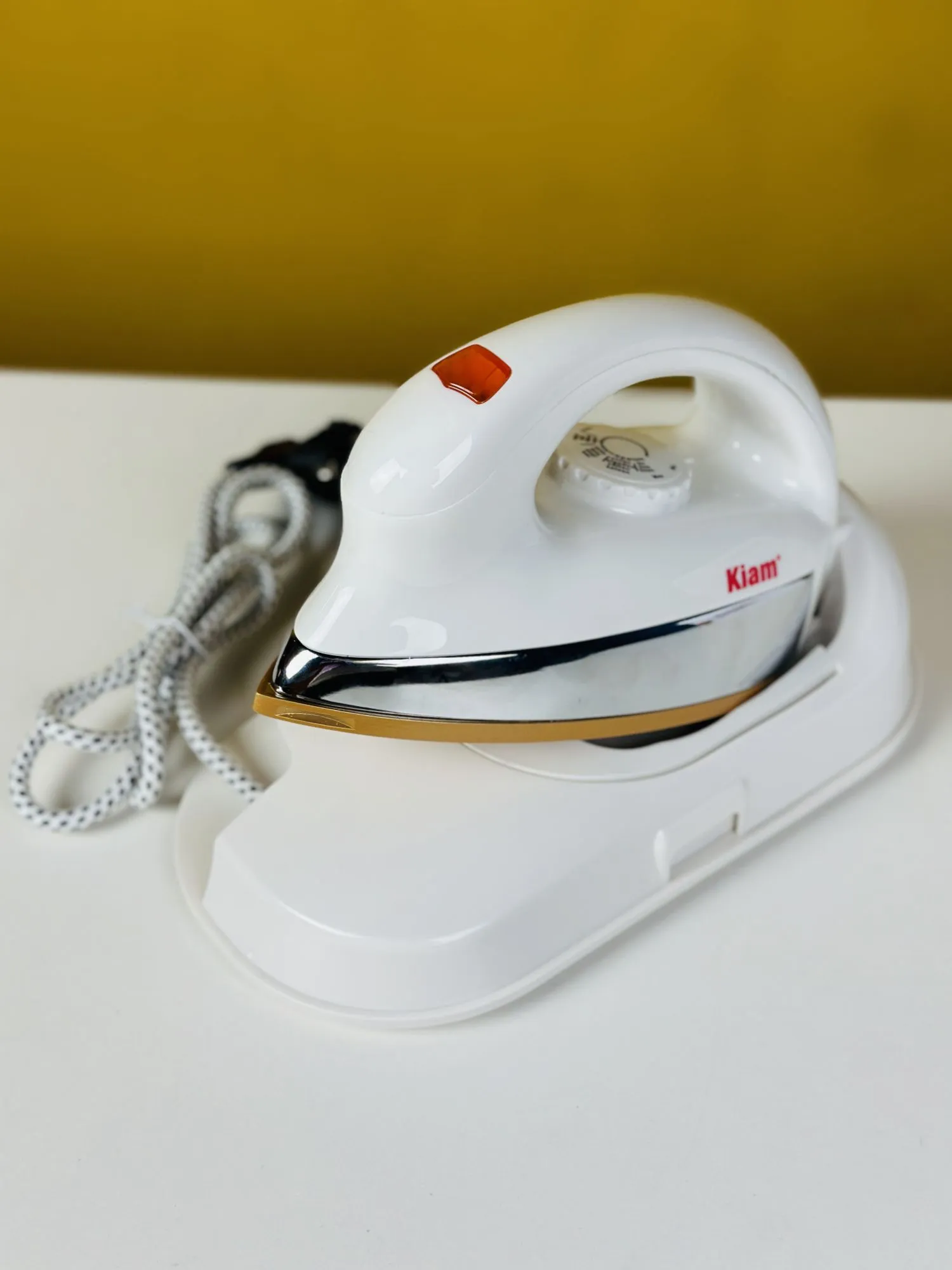 Kiam Es596 1000W Cordless Electric Dry Iron B